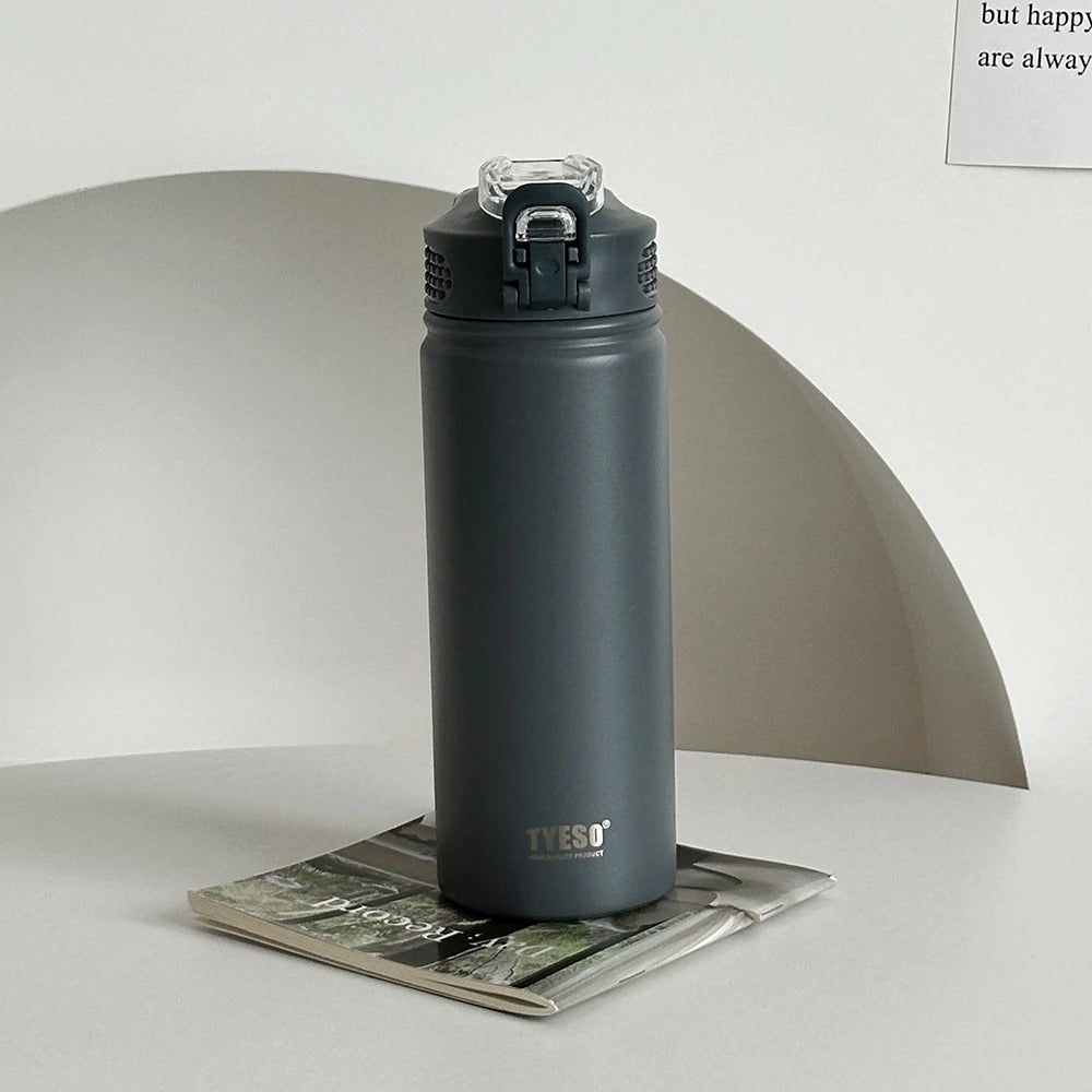 Nerezová izolovaná láhev na vodu s brčkem