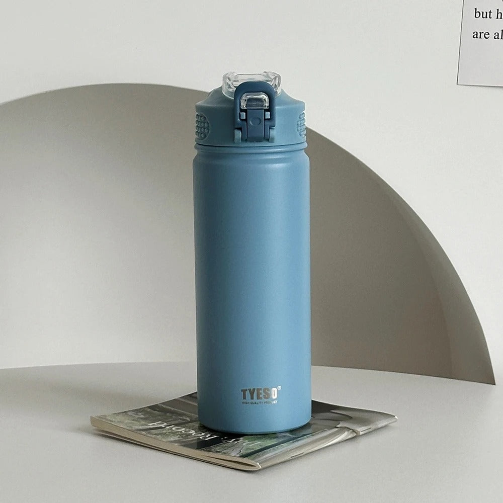 Nerezová izolovaná láhev na vodu s brčkem